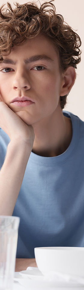 Illustration d'une adolescente souriante